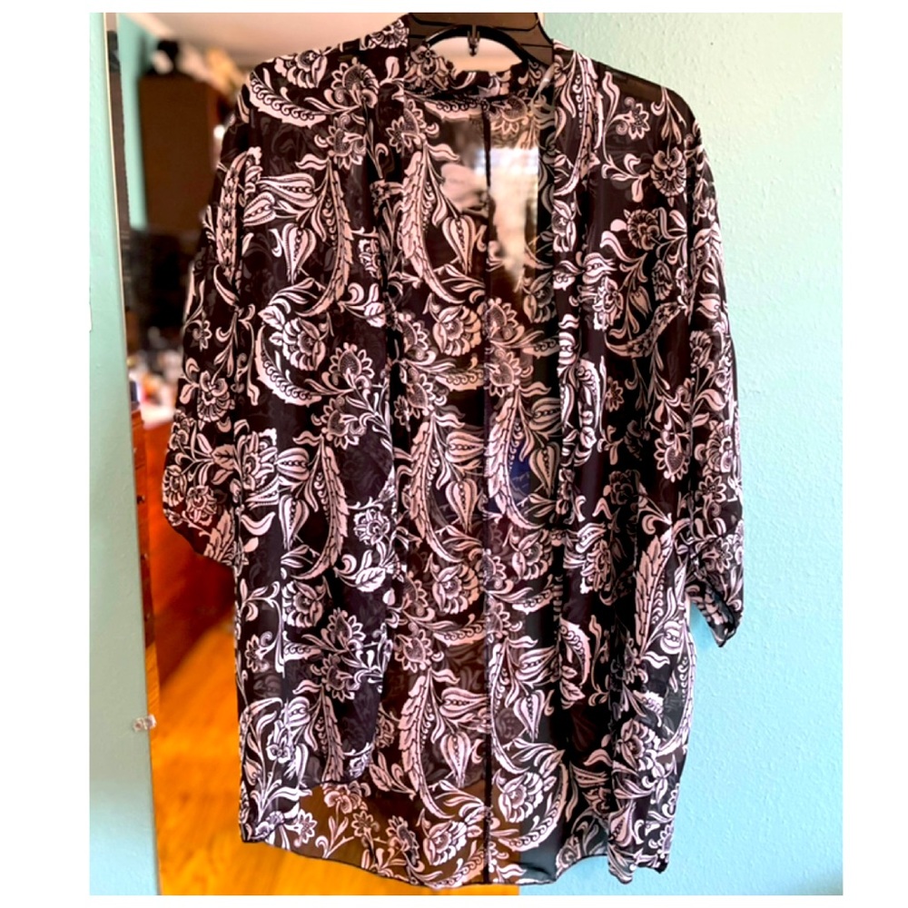 NWT Black and white floral chiffon “kimono”